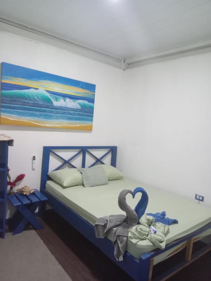 Отель Surf Camp Бокас-дель-Торо Экстерьер фото